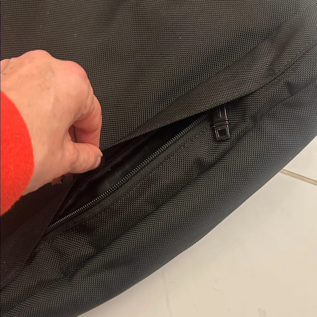 Tumi nylon expandable travel Black shoulder double handle bag pockets Euc $475 - Image 10