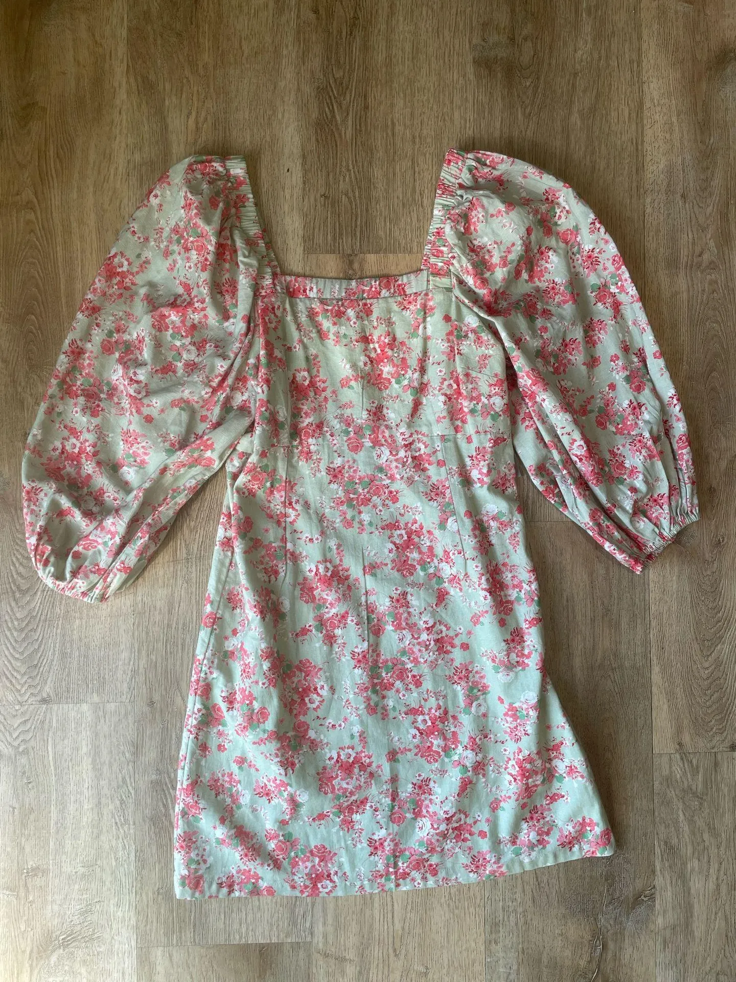 MINKPINK Floral Mini Dress Women’s S Tie Front Boho Cottagecore Flutter Sleeve - Image 4