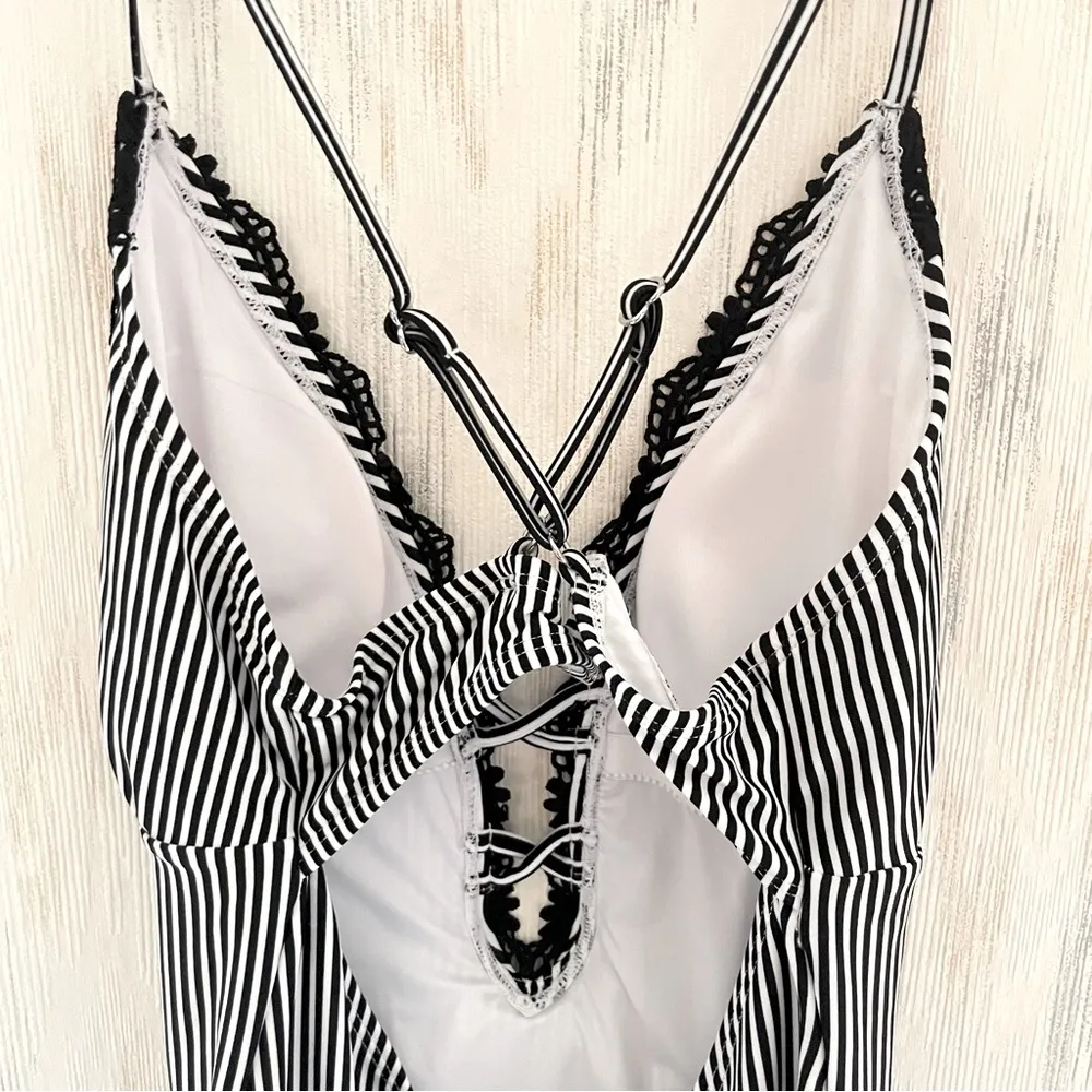CUPSHE Women's Ladies Vintage Lace Swimwear size Large Black and White Striped - Image 9