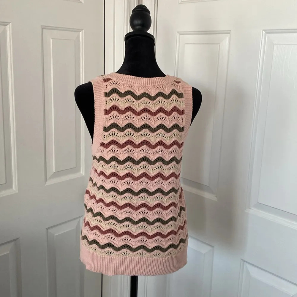 Design History Multicolor Crochet Vest. - Image 9