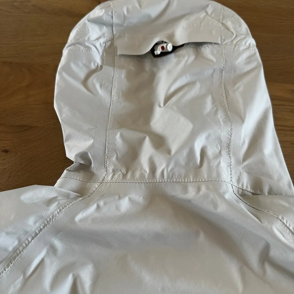 Helly Hansen Helly tech women’s waterproof wind proof rain jacket size small - Image 6