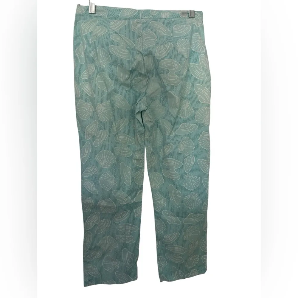 Lilly Pulitzer White Green Sea Shells Patterened Capri Pants - Image 3