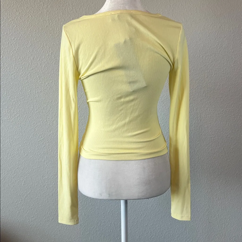 White Fox Boutique Girl Talk Pyjama Set Top Lemon Size Small NWT - Image 3