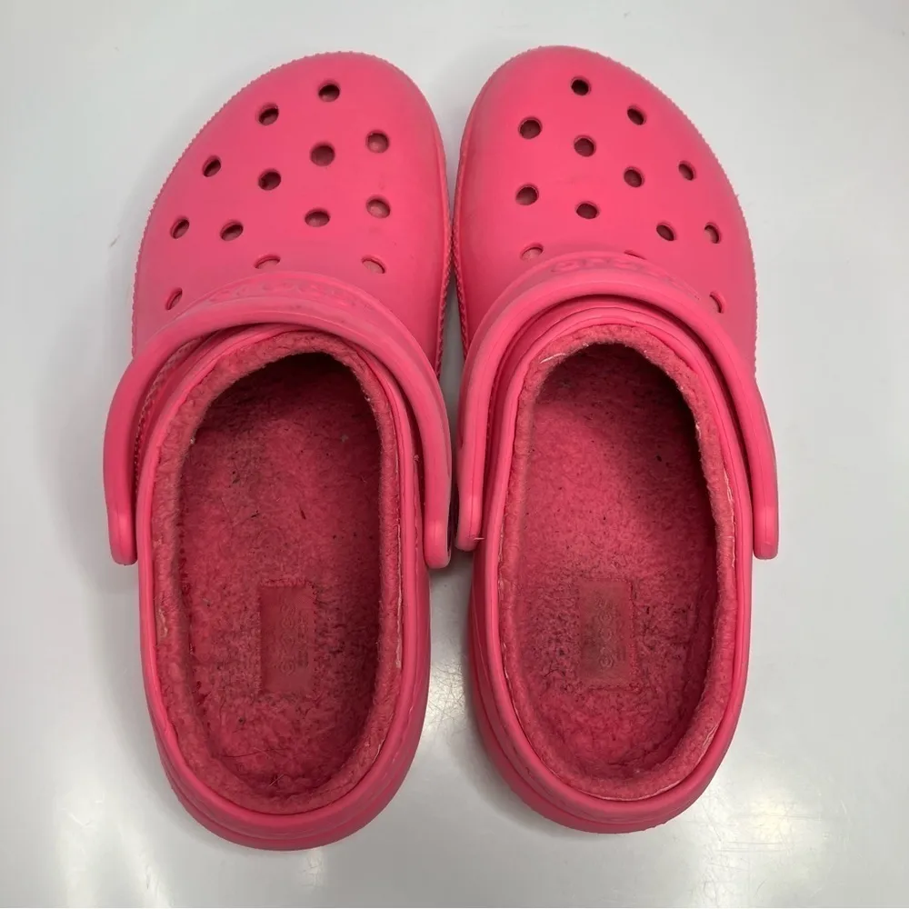 Crocs hot pink lined clogs‎ unisex sizing - Image 5