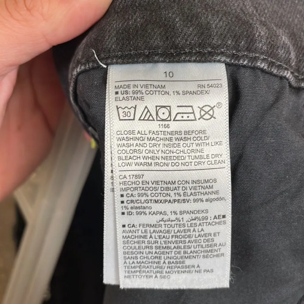 Old Navy black ember mid-rise boyfriend cutoff shorts, size 10 NWT - Image 6