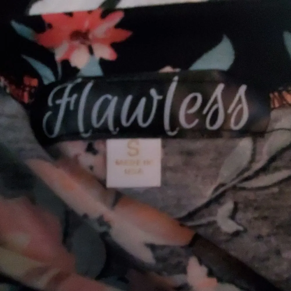 Flawless Gray & White Striped Short Sleeve Tee (S) - Image 5