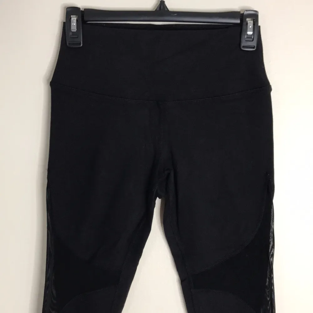 ALO yoga ladies black workout fitness gym leggings size small 24” - Image 2