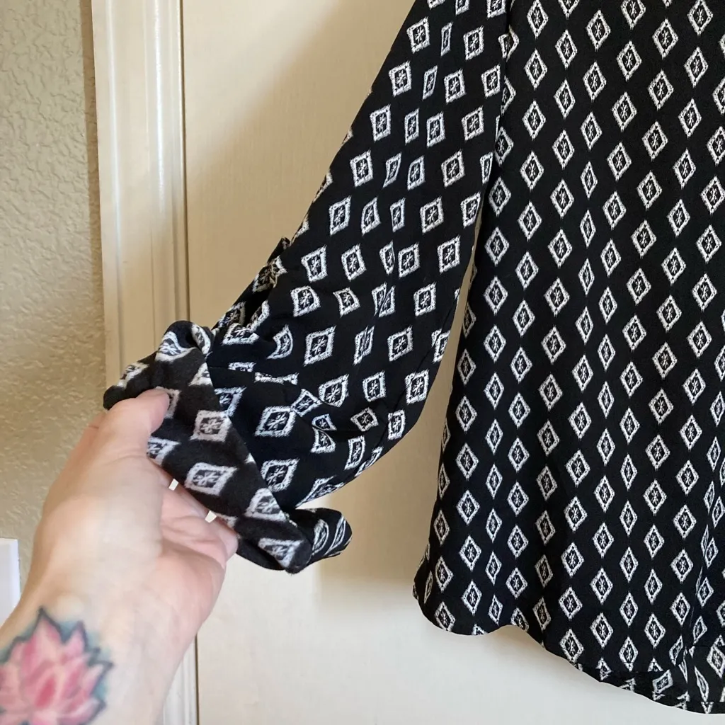 🌞Sweet Rain Black w/ White Diamond Design Keyhole on Back Long Sleeve to 3/4 A - Image 4