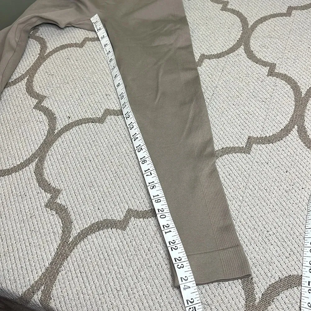 Set Active SCULPTFLEX
Leggings Seamless side ribbed neutral leggings - Image 7