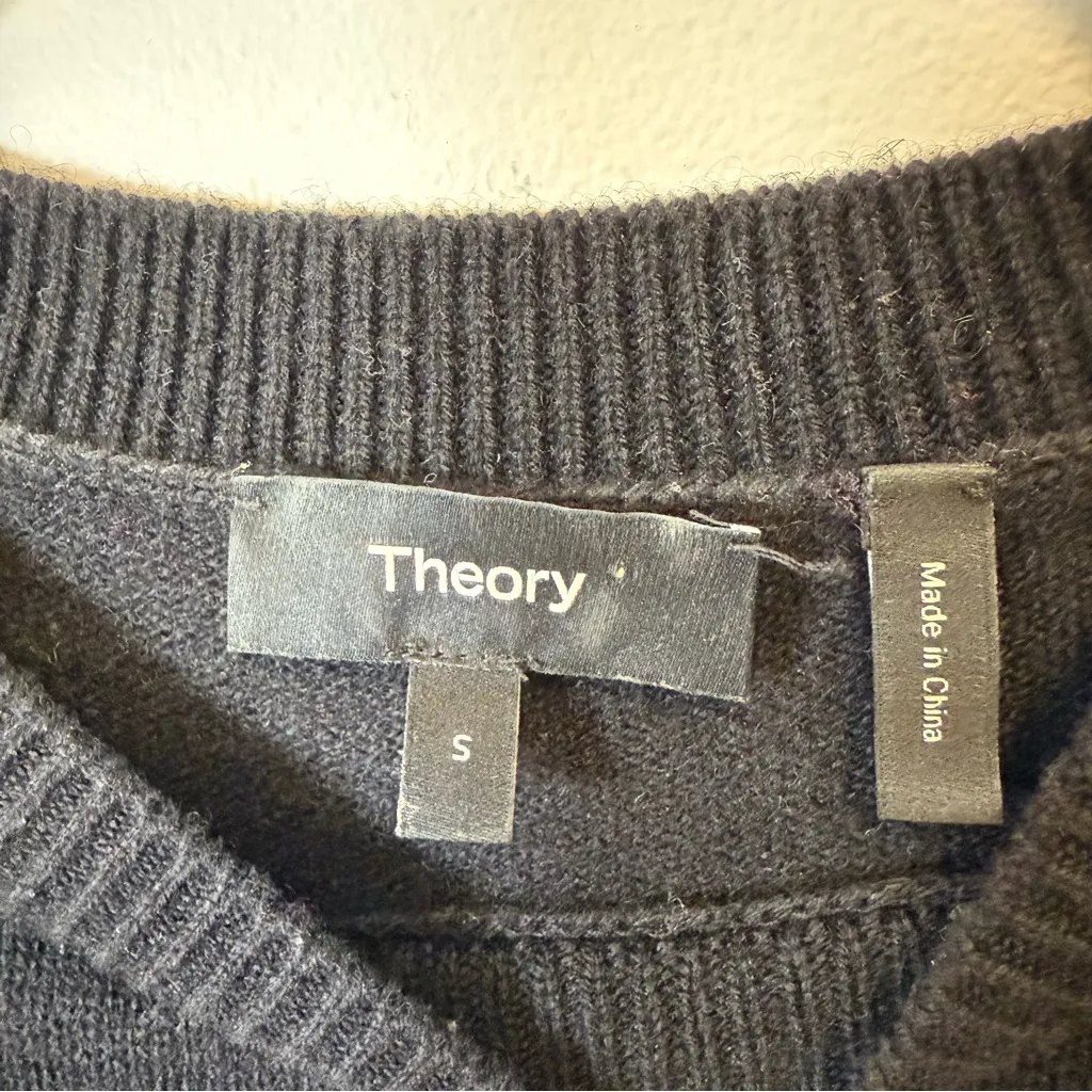 Theory Black Cashmere Short Sleeve Crewneck Sweater Women’s Size Small Soft Cozy - Image 2
