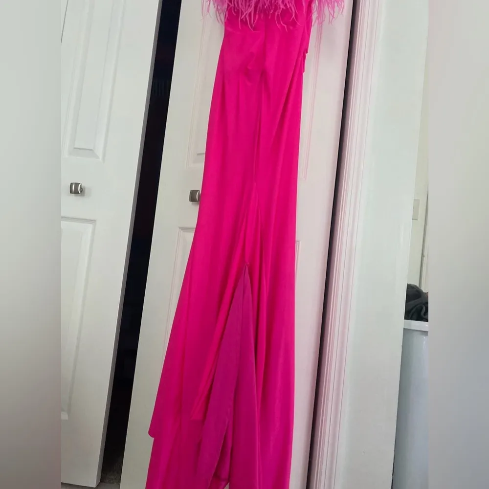 Johnathan Kayne Johnathan Kanye Fuchsia Feather Trim Floor Length Prom Pageant Dress Size 6. - Image 3