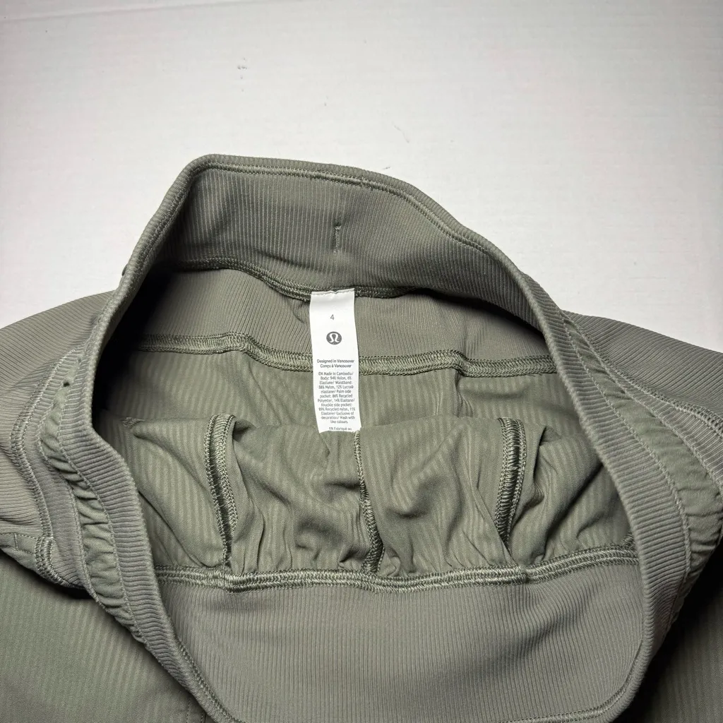 Lululemon Dance Studio High Rise Shorts 3.5" Like New - Image 3