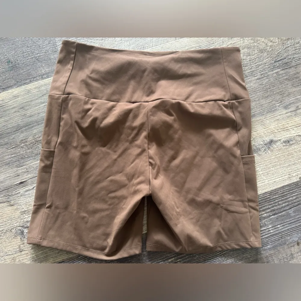 NWT High Waisted Yoga Shorts with Pockets Super Soft Biker Shorts Gym XL brown - Image 2
