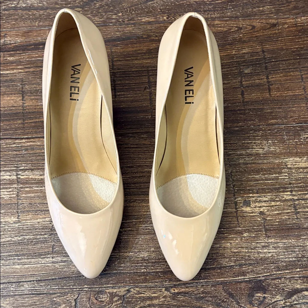 Vaneli Nude Cream Patent Leather Pumps Heels Block Chunky 3” Heel Pointed Toe Tan Size 8.5 - Image 2