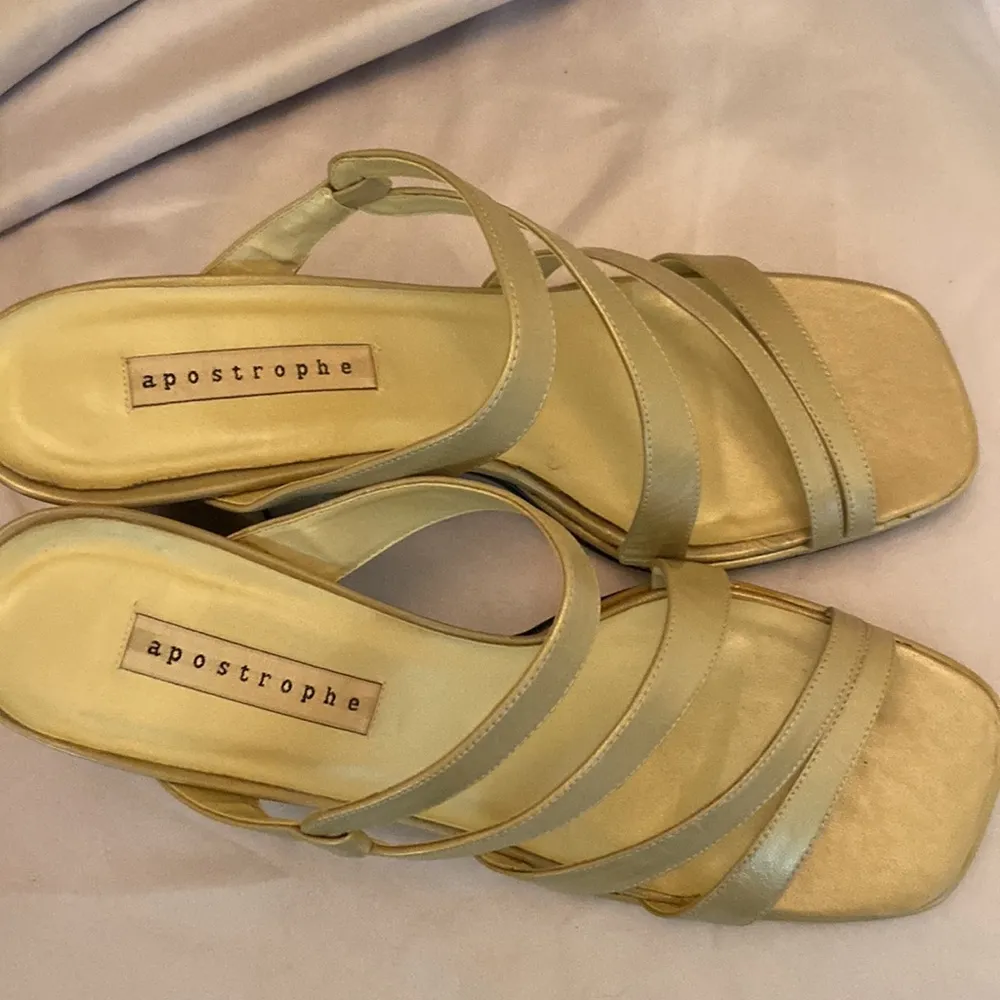 Apostrophe Moffet leather upper slide on heels. Size 9 1/2 - Image 4