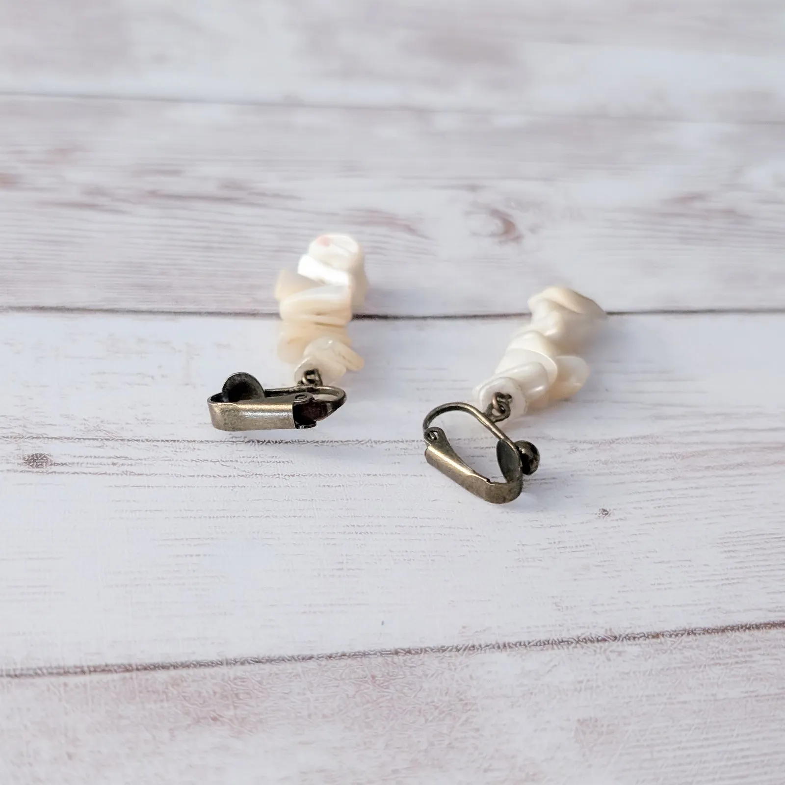 Vintage Clip On Earrings Shell Dangle Beach Seaside Theme - Image 6