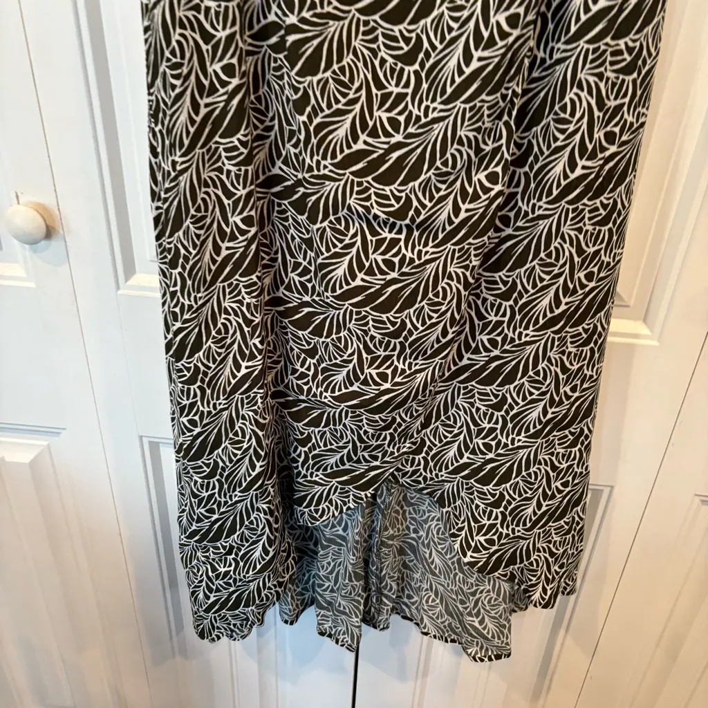 Express Olive Green And White Rayon‎ Dress Size Medium - Image 6