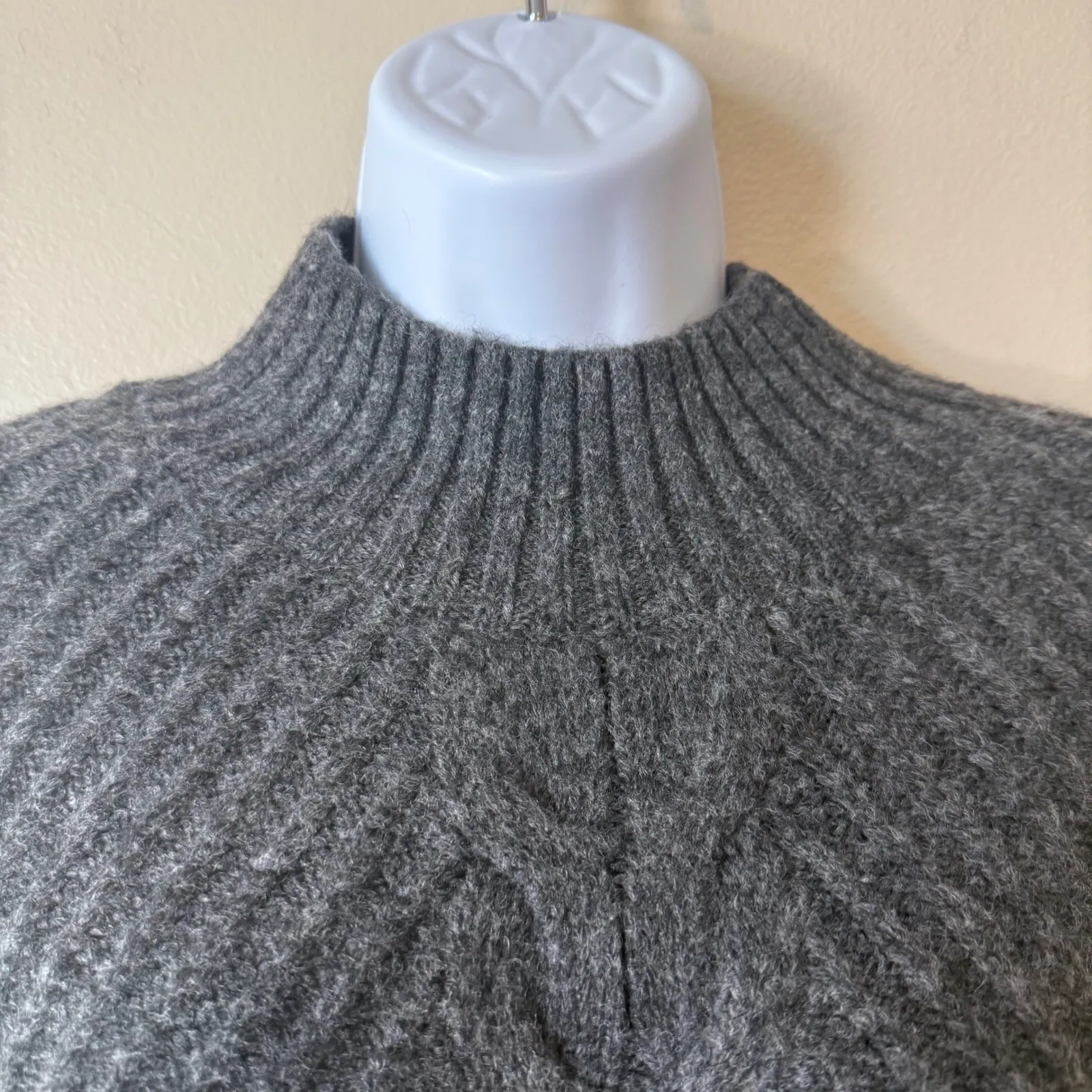 Ophelia Roe Gray Mock Neck Cable Knit Ribbed Casual Sweater Women's Size Large - Image 3