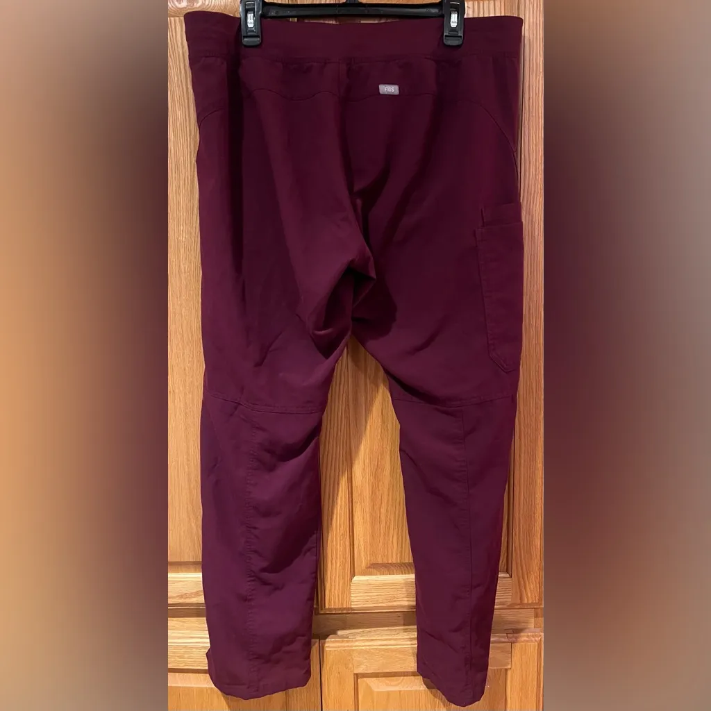 FIGS Burgundy Casma Three-Pocket Top & Kade Cargo‎ Scrub Pants Set Size XL/XXL - Image 16