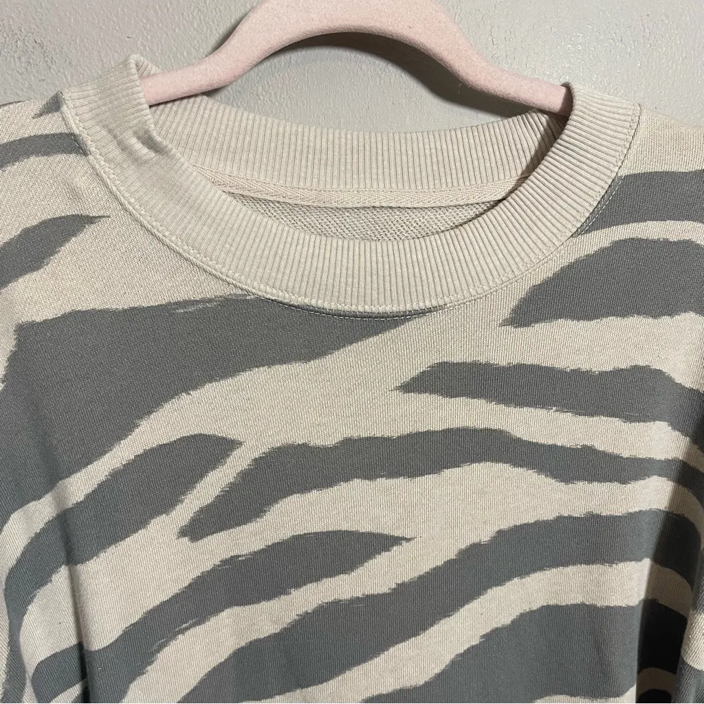 American Eagle  Jegging Fit Oversized Sweatershirt zebra print - Image 3