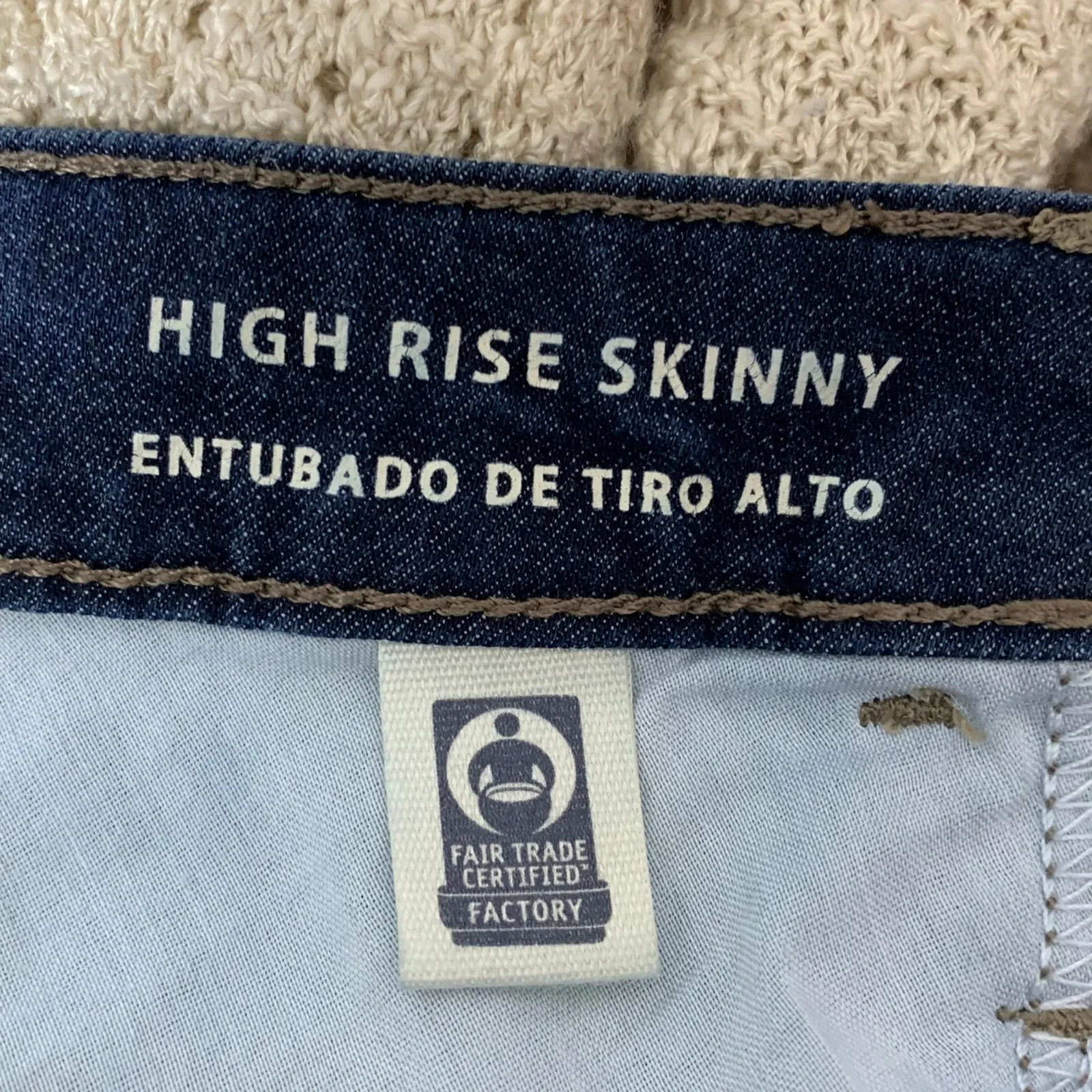 Universal Thread Womens Size 4/27R Mid-Rise Skinny Jeans Light Denim Blue - Image 3