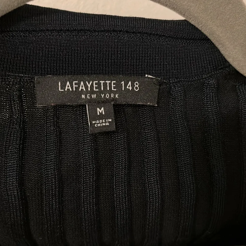 Lafayette 148 women’s black ribbed v neck short sleeve collared shirt size M - Image 2