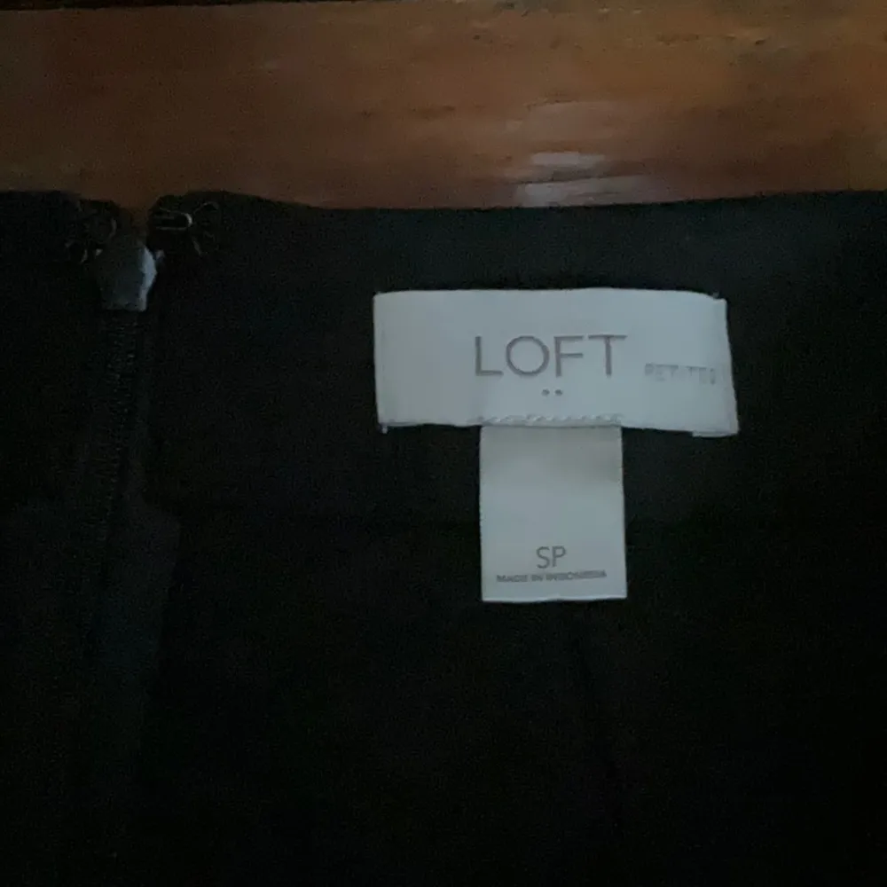 LOFT Petites Outlet Black Pencil Skirt Sz. SP - Image 2