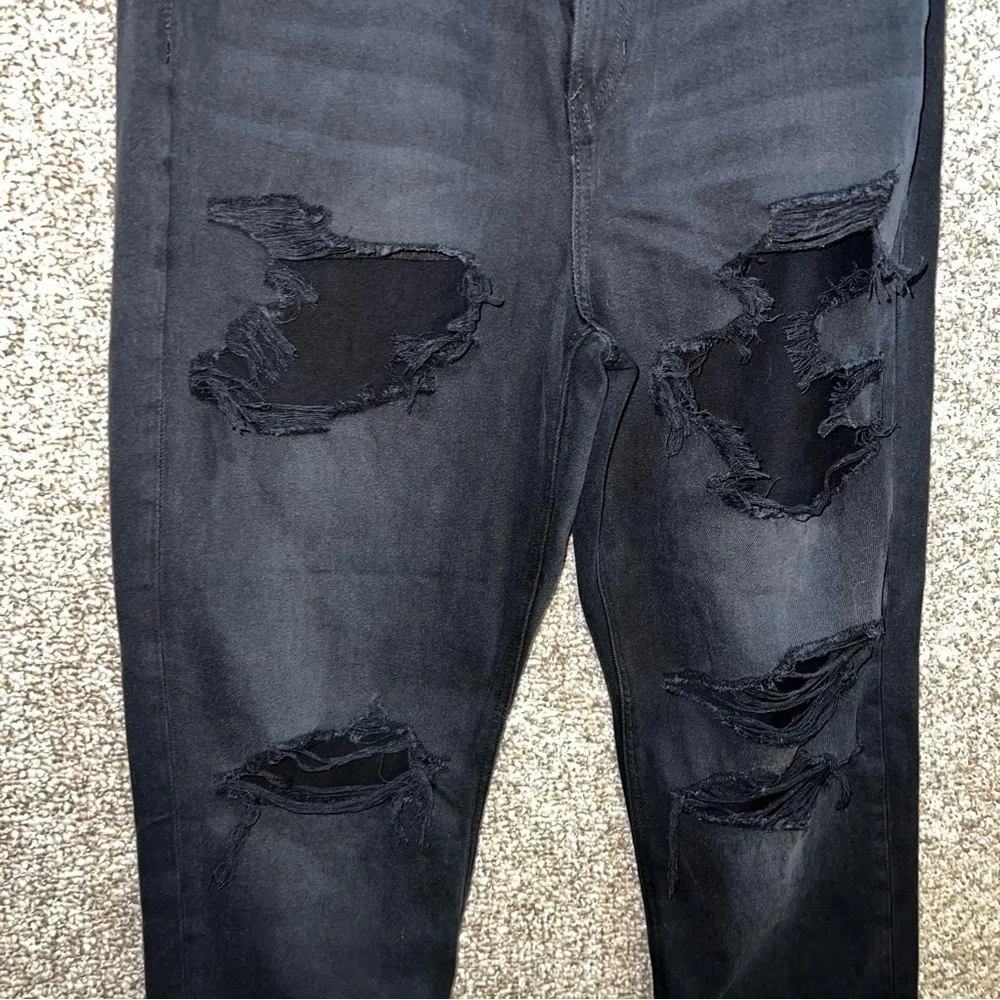 American Eagle Distressed Mom Jeans Size 10 black baggy - Image 3