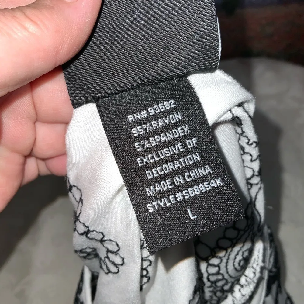 🌸3/$15🌸 Liv Los Angeles Black & White Embroidered Paisley Stretchy Top L Size L - Image 7