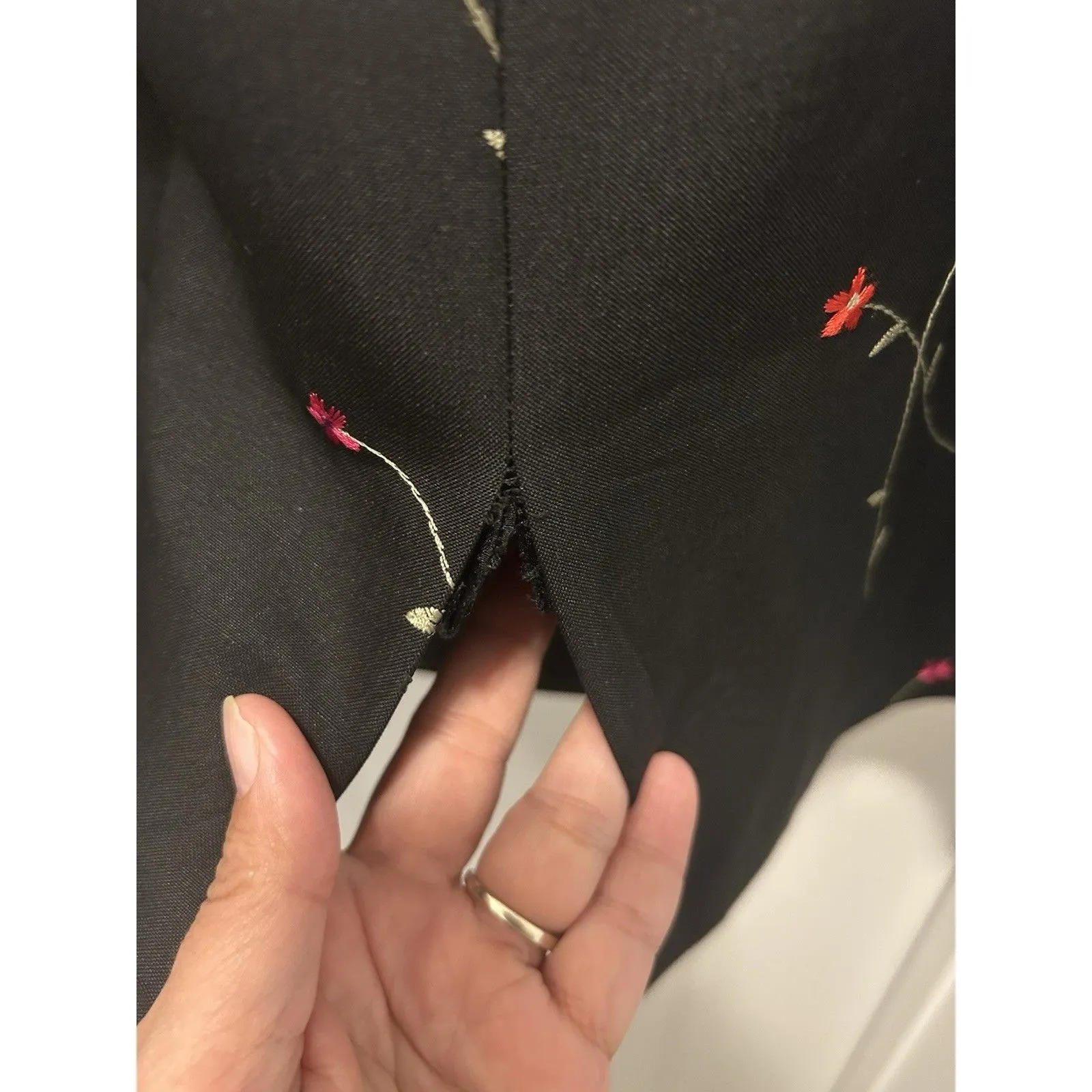 Depeche 90s Y2K Black Silk Embroidered Floral Sleeveless Size 6 Sheath Dress - Image 8