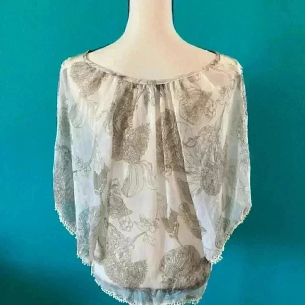 ⭐️ American rag cie sheer blouse in size medium - Image 4