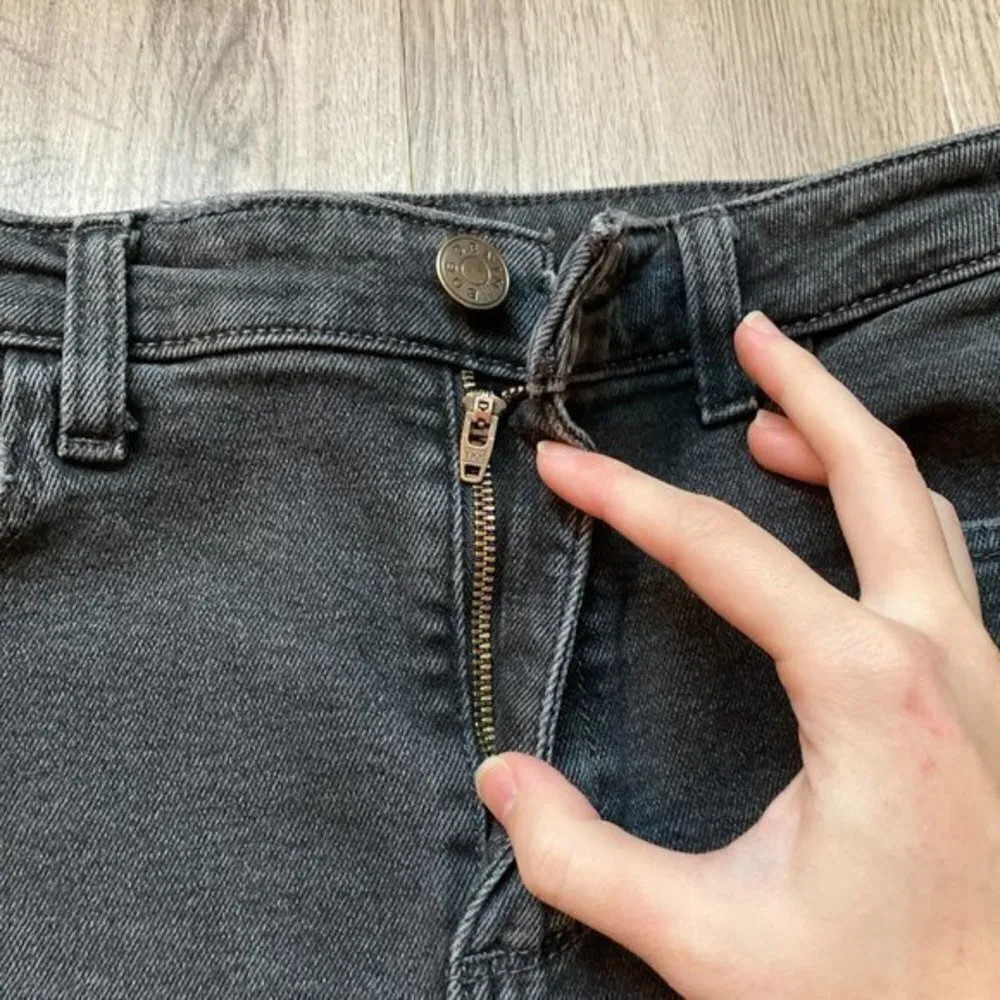 BDG HR Crop Kick Jeans Size 27 - Image 6