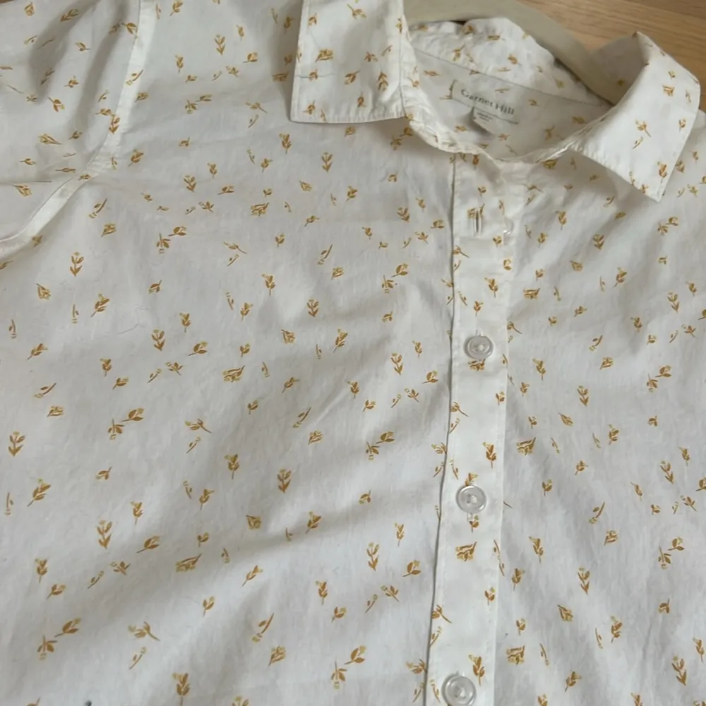 Garnet Hill Pima Organic Cotton Button Down Shirt Gold Yellow Floral Print 6 - Image 2