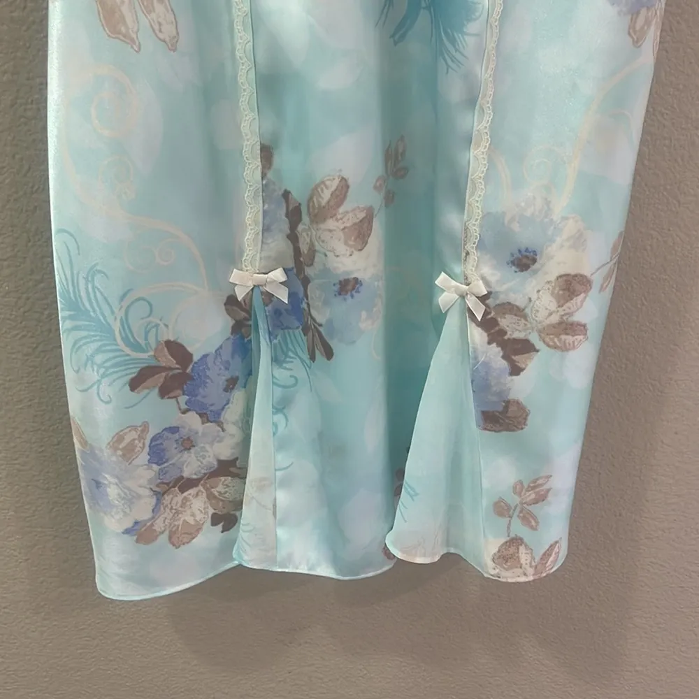 Matching set night gown robe set it’s beautiful - Image 6