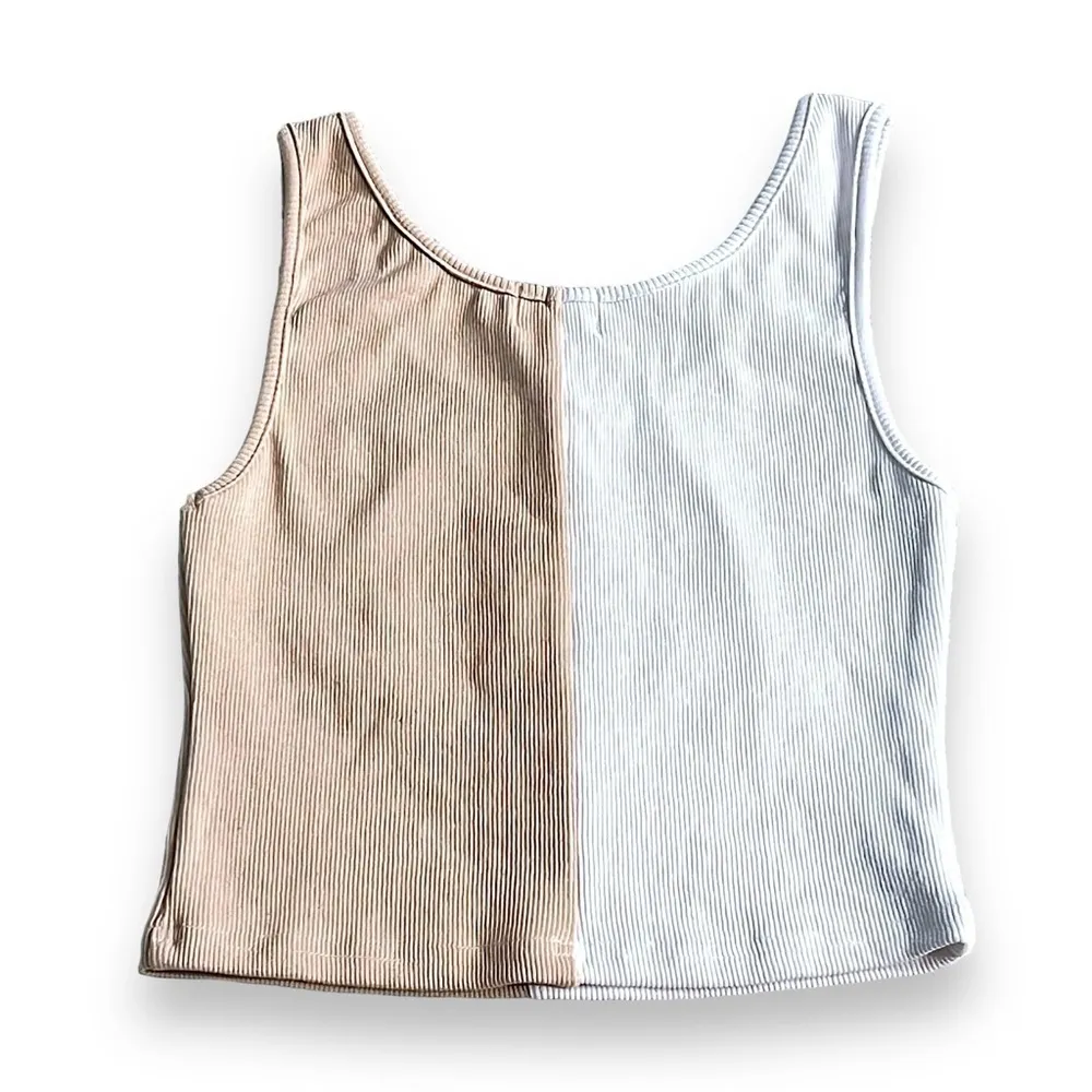 🔴 ROZ AVE cropped ribbed two tone tanktop with front embroidery, stretchy, sz M White Size M - Image 3