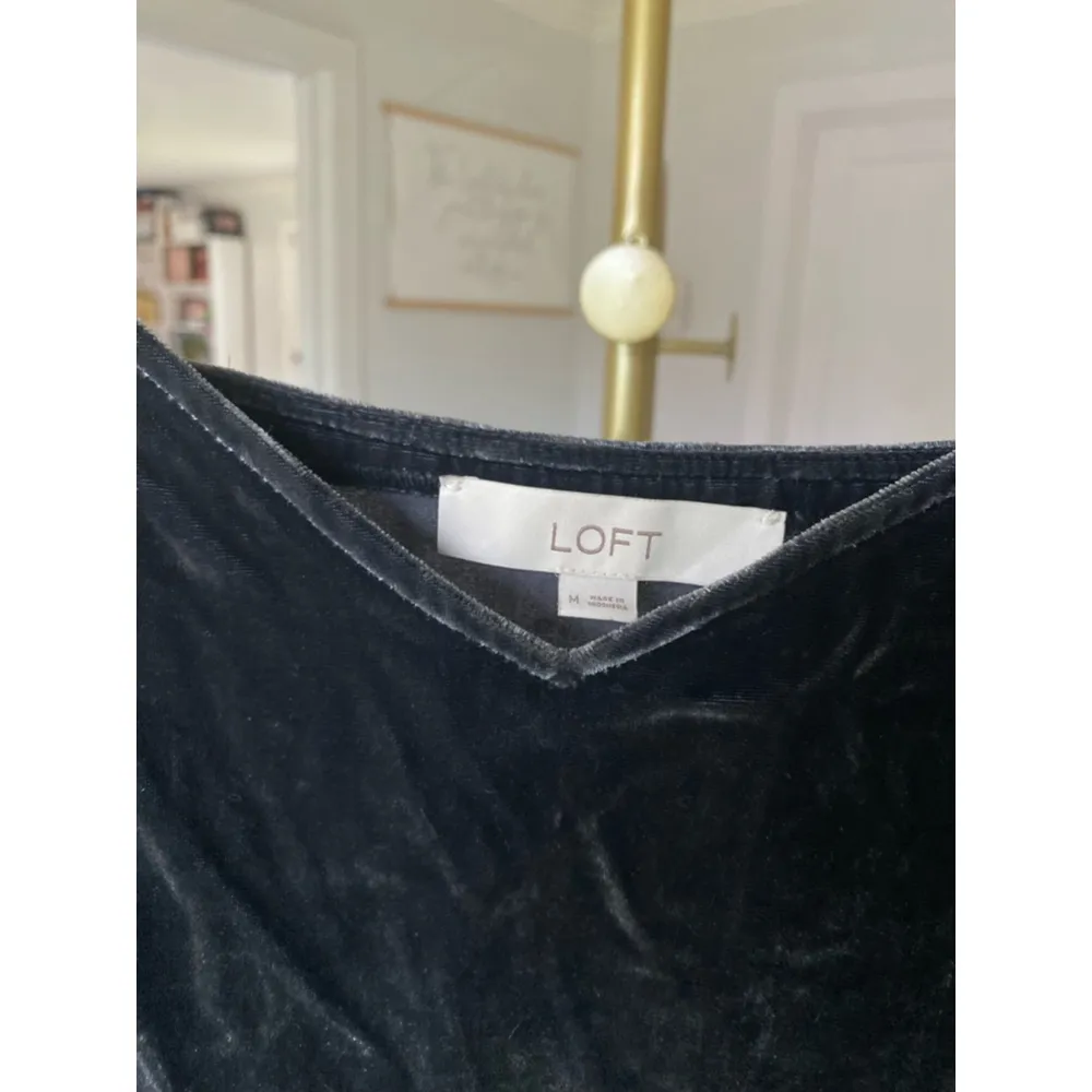 Loft Black Velvet Camisole Luxe Soft Cozy Bougie Wedding Brunch Summer Party M - Image 4