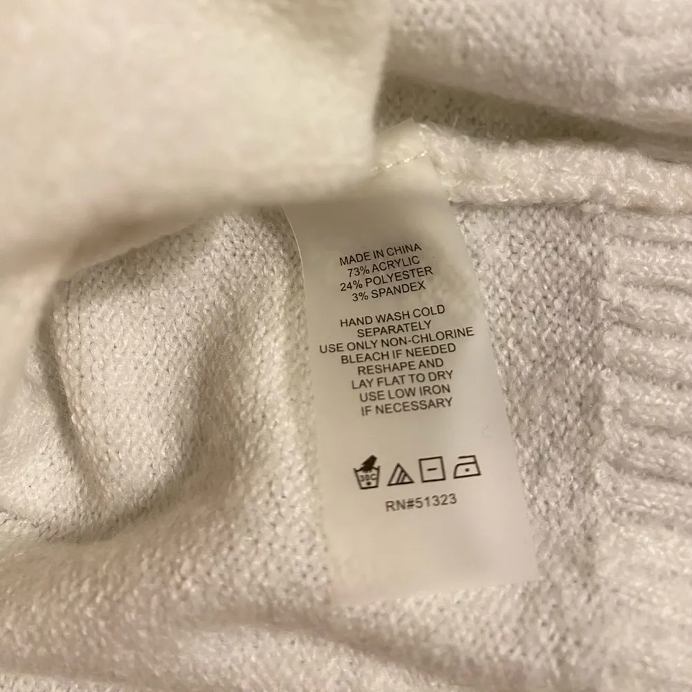 Vince Camuto Sweater - Image 8