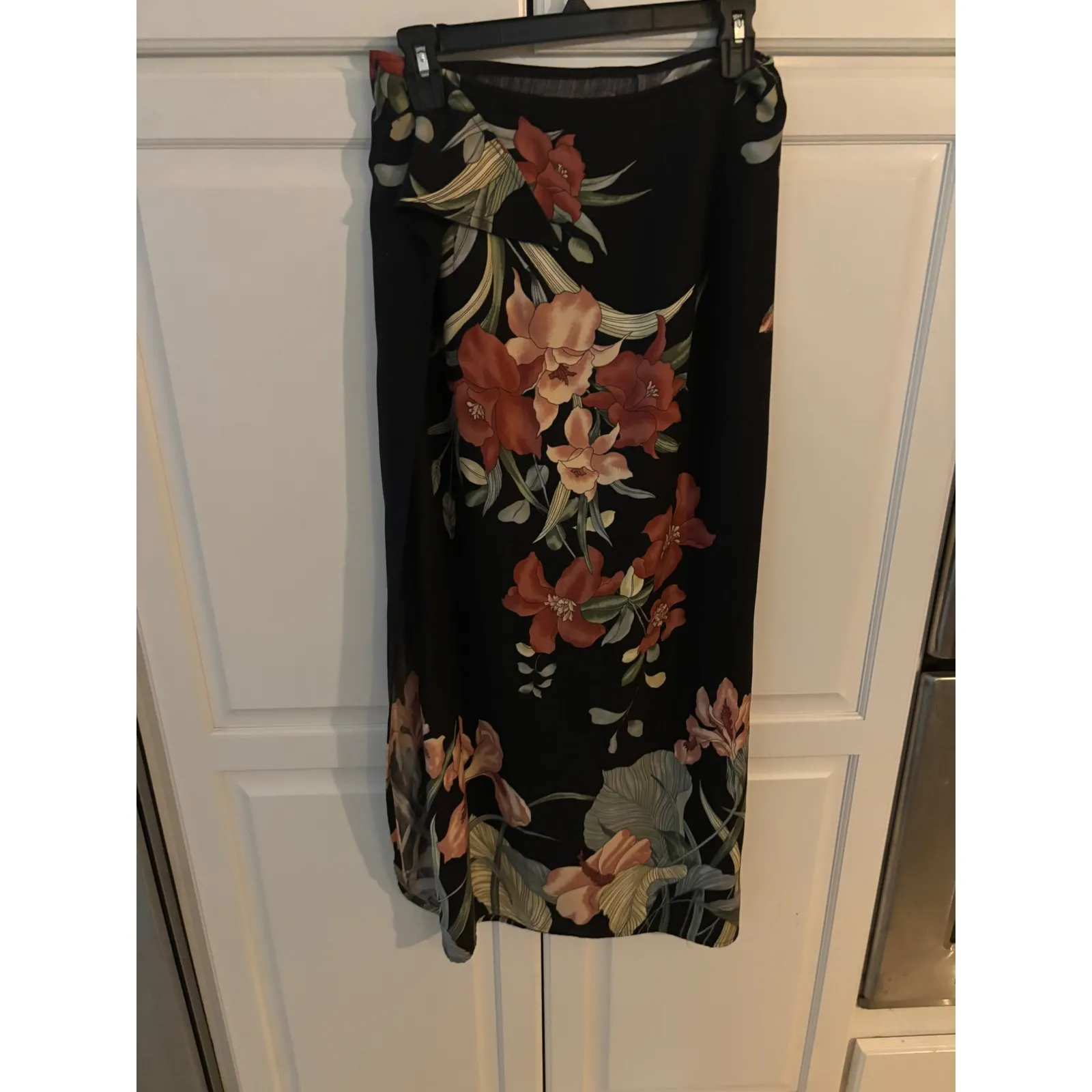 Tommy Bahama Silk Floral Two Piece Skirt Set‎ Black Red Medium Women's - Image 6