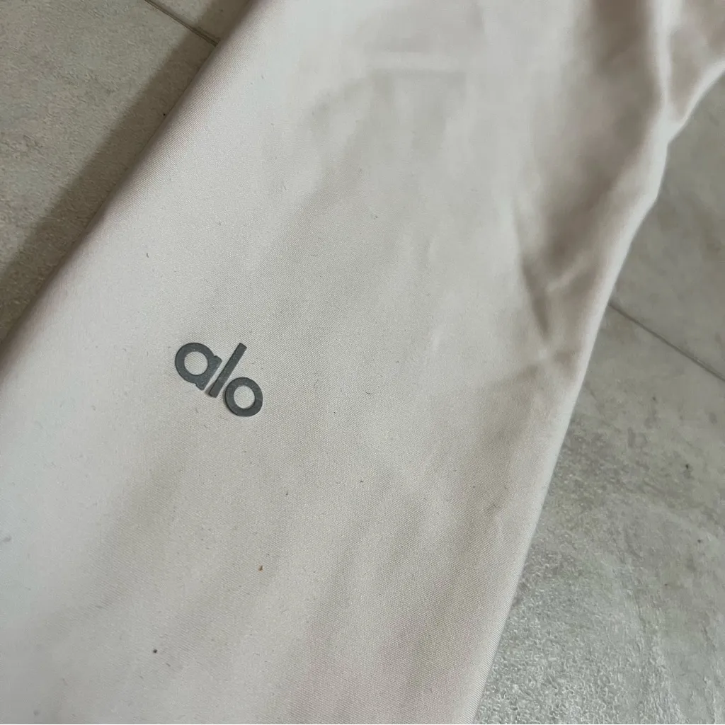 ALO Yoga Cream Activewear leggings size XS - Image 6