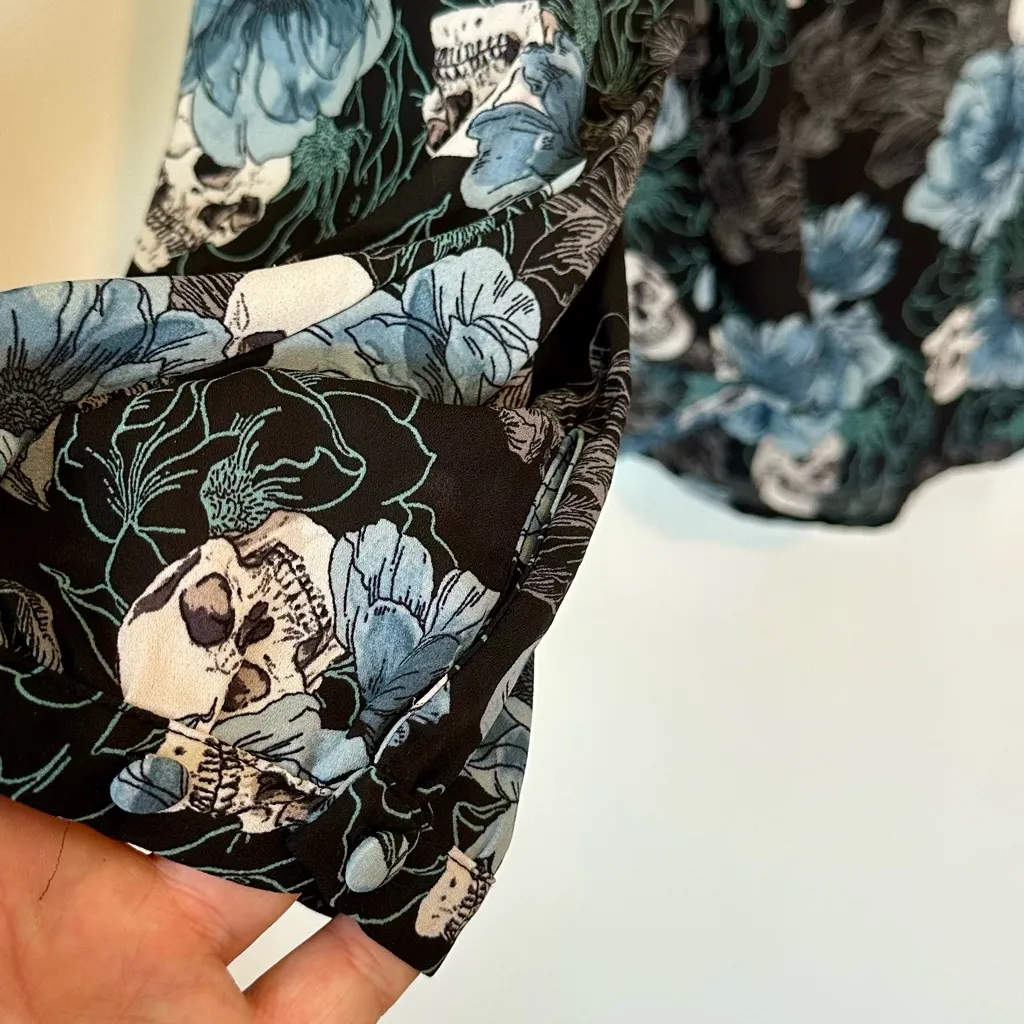 Torrid Georgette Pintuck Rose and Skull Blue and Black Blouse - Size 2 - Image 4