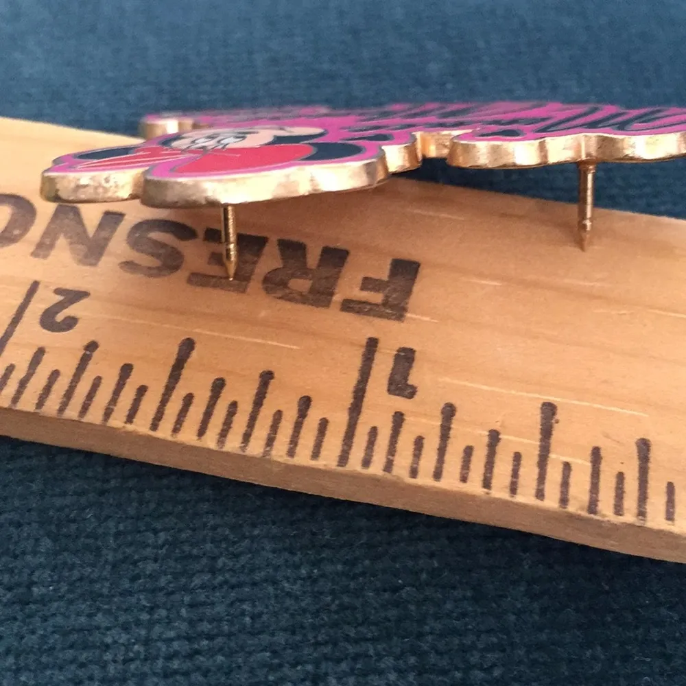 2008 Disney Minnie Mouse collectible trading pin - Image 3