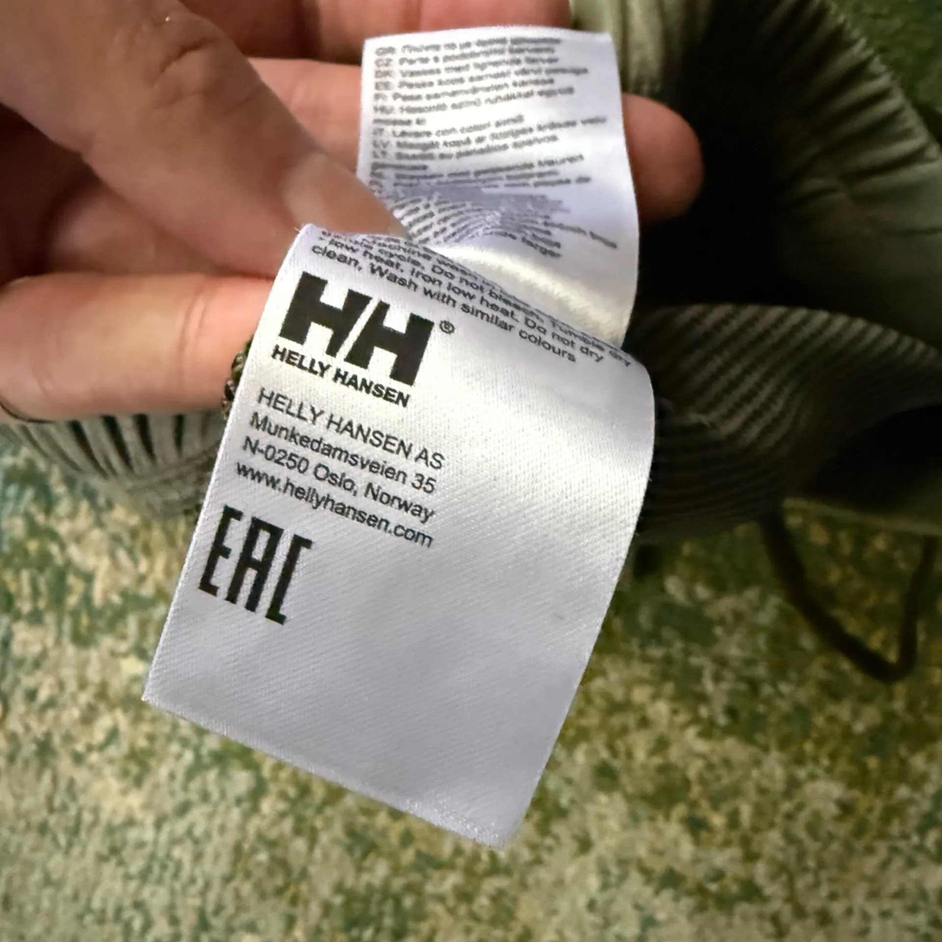 Helly Hansen tech lite athletic joggers, size small - Image 10