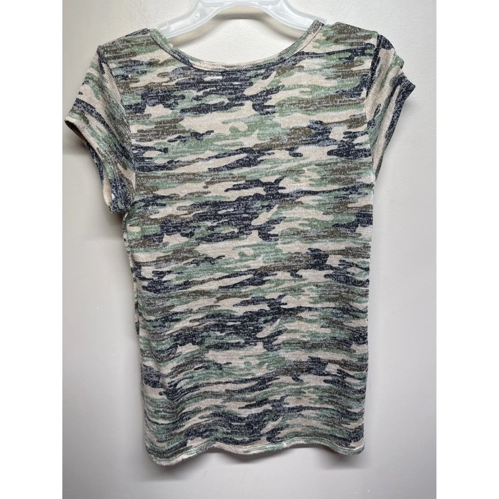 Bobbie Brooks Ladies Camouflage Knit Top Short Sleeve Scoop Neck Medium Green - Image 2
