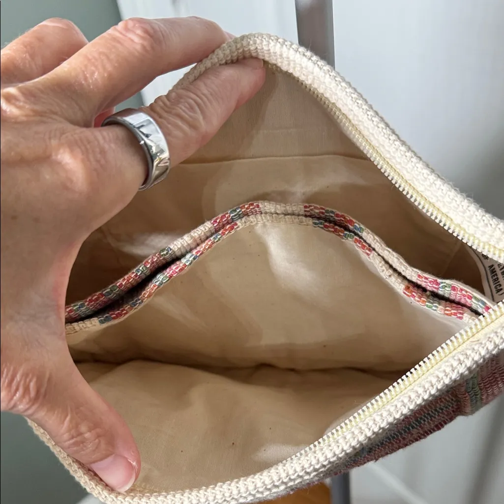 Carpetbags of America Chic Striped Shoulder Bag in Cream and Red - Image 12