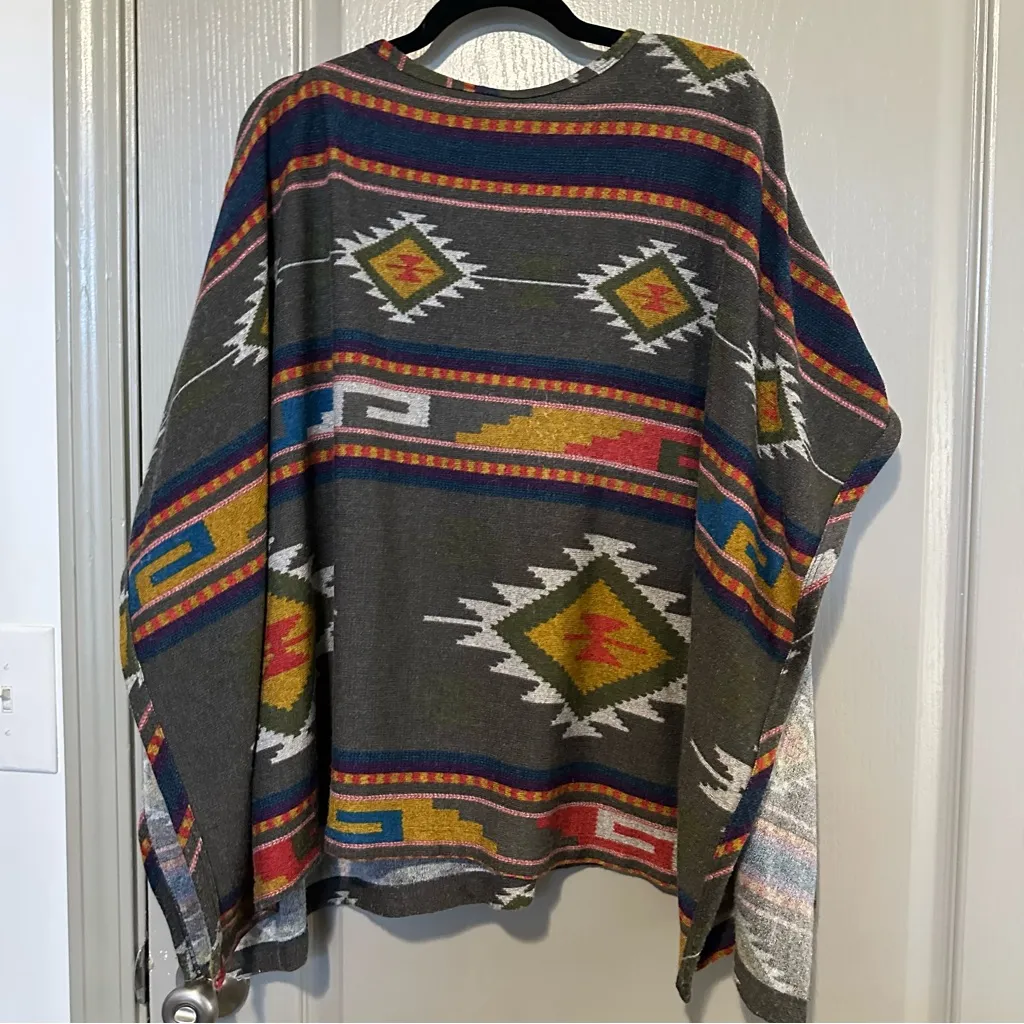 Aztec Tribal Patterned Gray Poncho Tyche One Size Y2K Casual Fall Winter - Image 3
