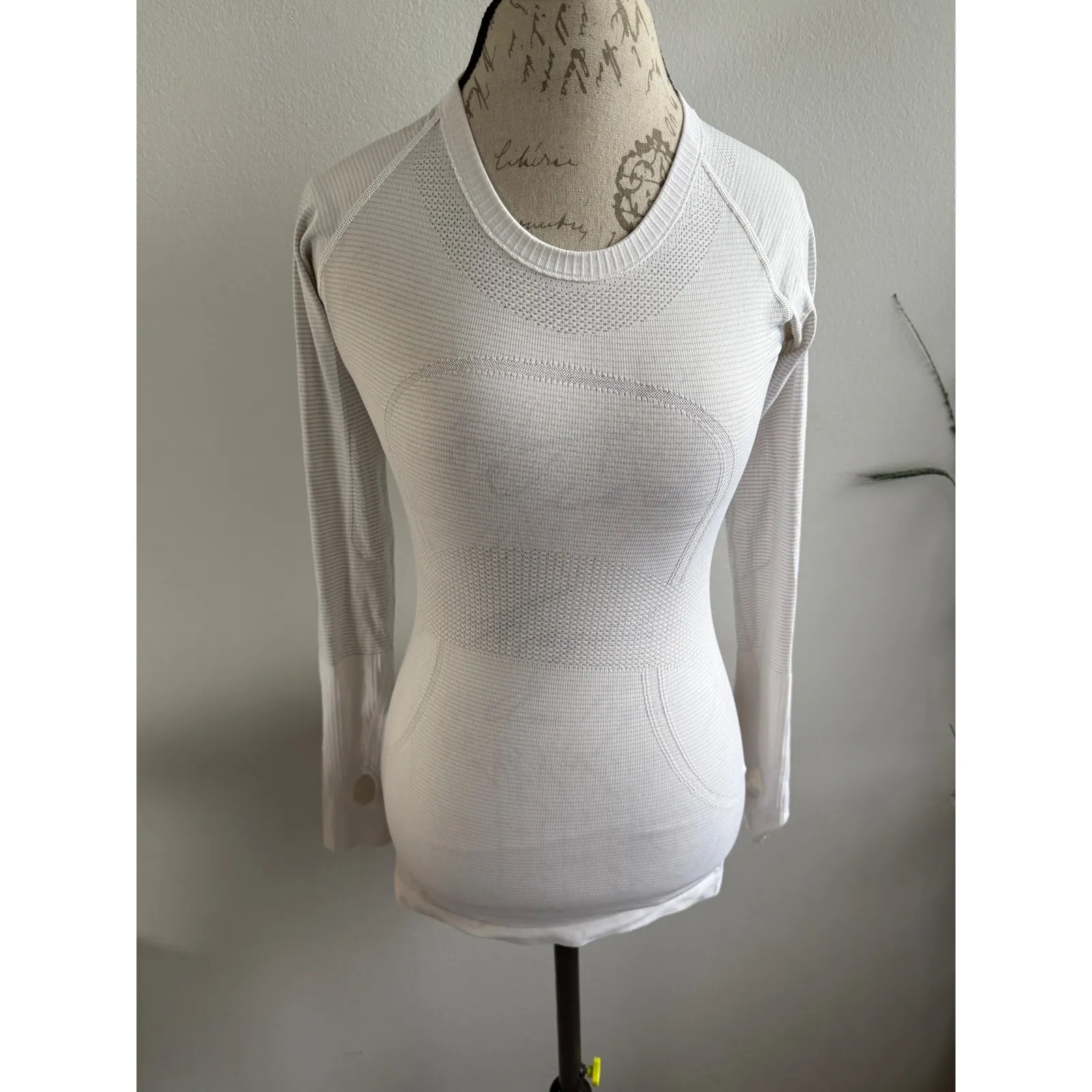 Lululemon Long Sleeve Top Athletic swiftly Running Workout Activewear - Image 2