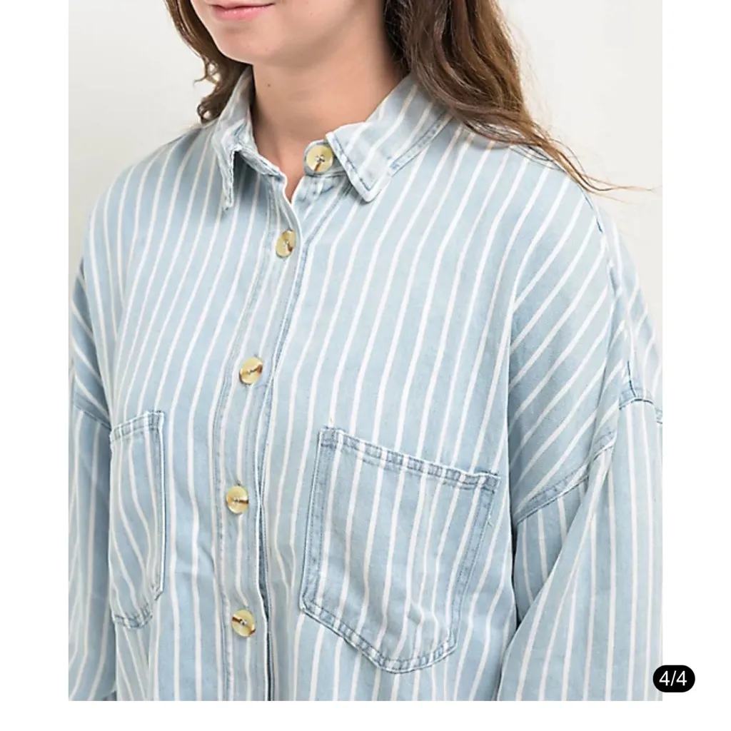 NWOT American Eagle Blu Pepper Pinstripe Blue Chambray Button Up Shirt Medium - Image 3