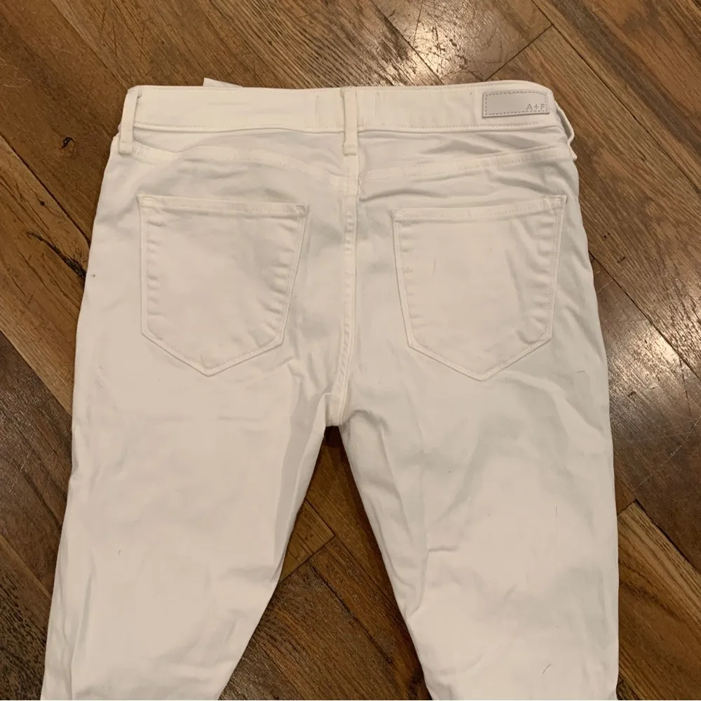 Abercrombie & Fitch Harper Super Skinny White Denim Distressed Jeans Size 26 - Image 6