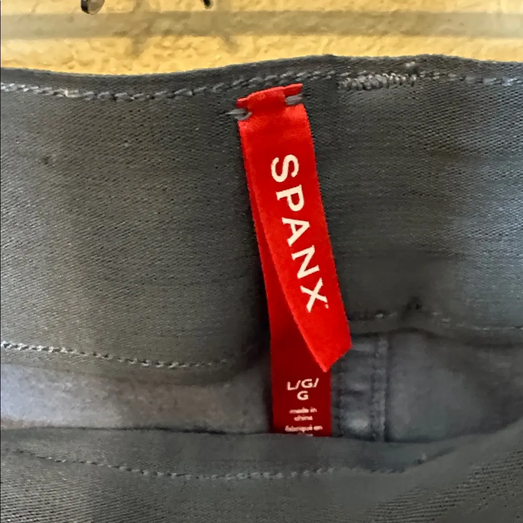 Spanx twill‎ shorts Blue Gray Women’s Size Large Cargo - Image 5