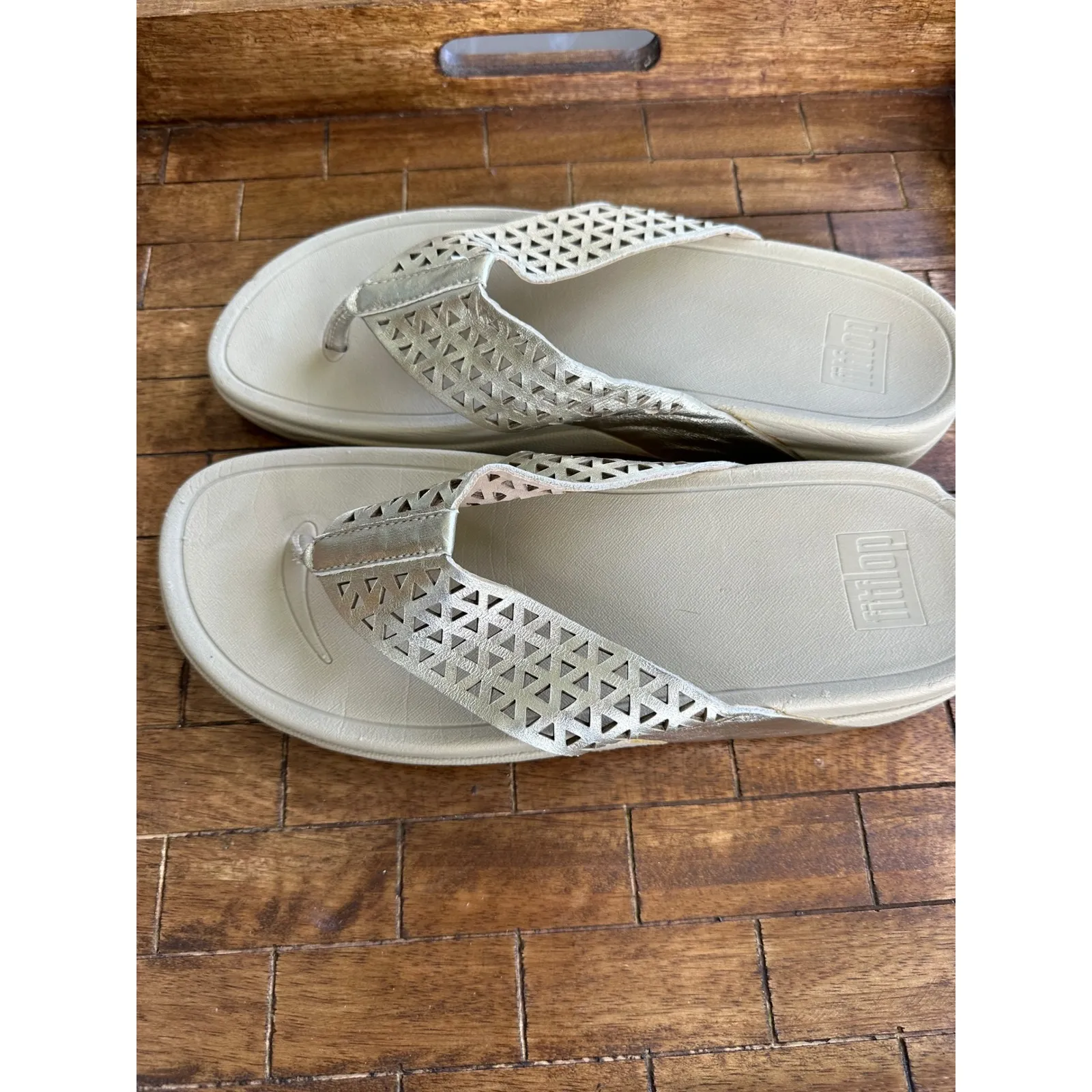 Fitflop‎ Iqushion Sparkle Laser Cut Flip Flops Comfort Sandals Gold Size 11 - Image 6